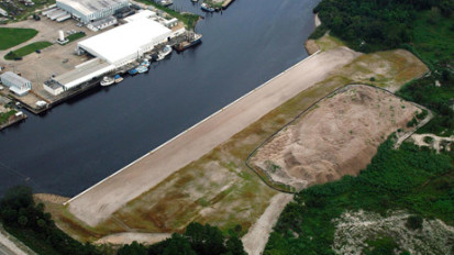 Muro de muelle & operación de dragado del Canal GCCPuerto St. Joe, FL